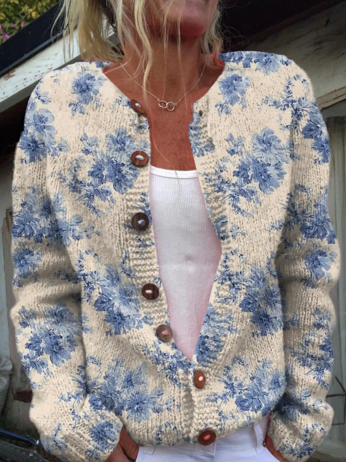 Florale Strickjacke mit Knöpfen