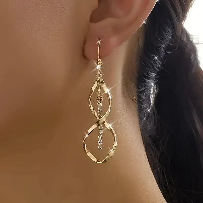 Goldene Spiral-Ohrstecker der Sonnenstrahlen