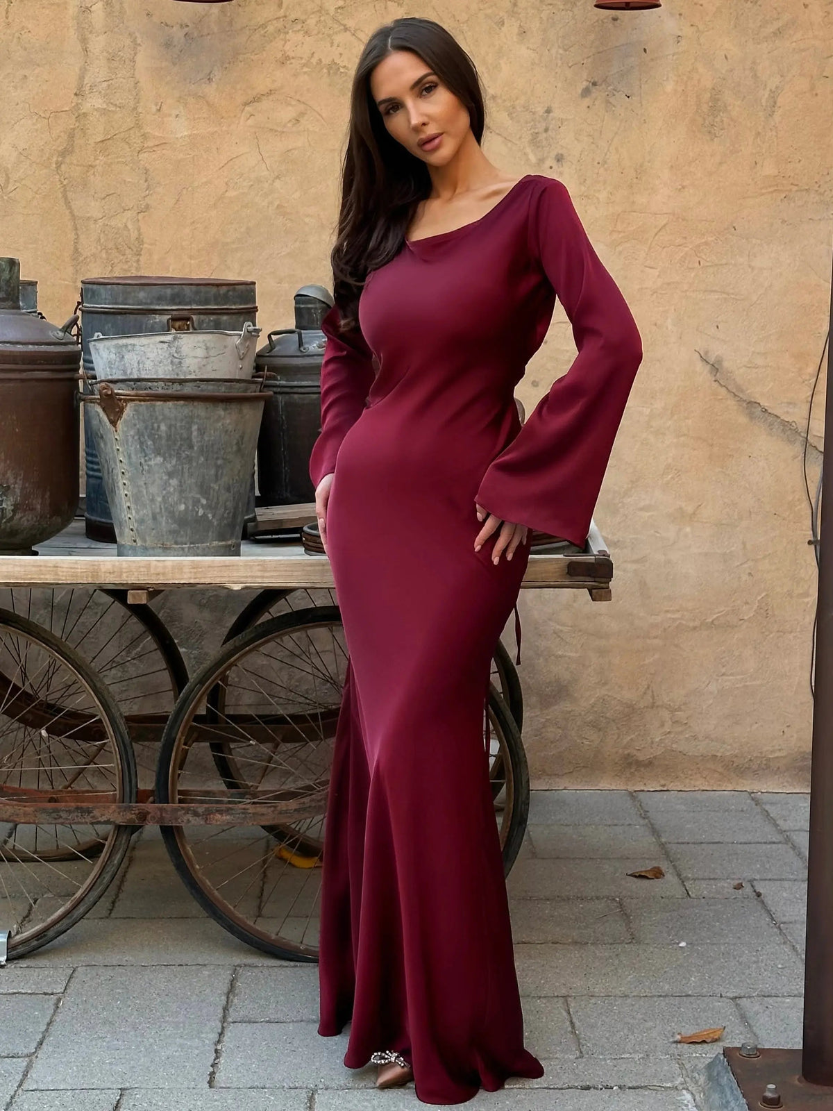 Maxi-Satin-Kleid mit langen Ärmeln für Hochzeiten