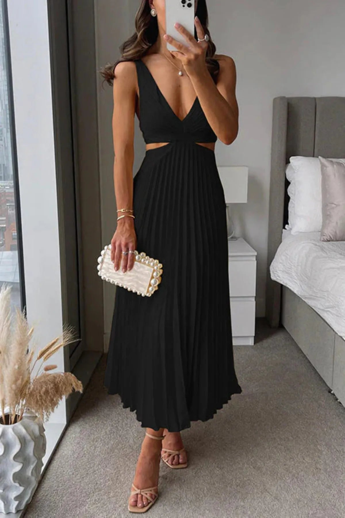 Plissiertes Midi-Kleid mit klar definierter Taille