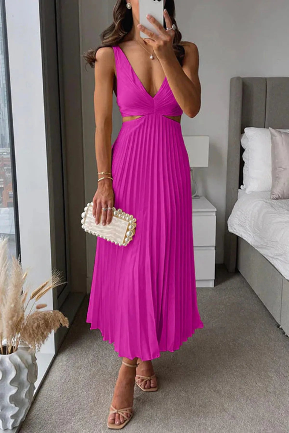 Plissiertes Midi-Kleid mit klar definierter Taille