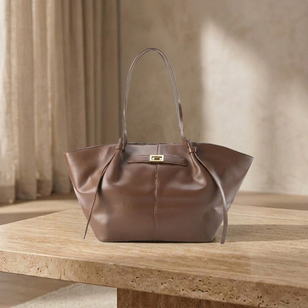 Clio Tasche mit klassischer Struktur