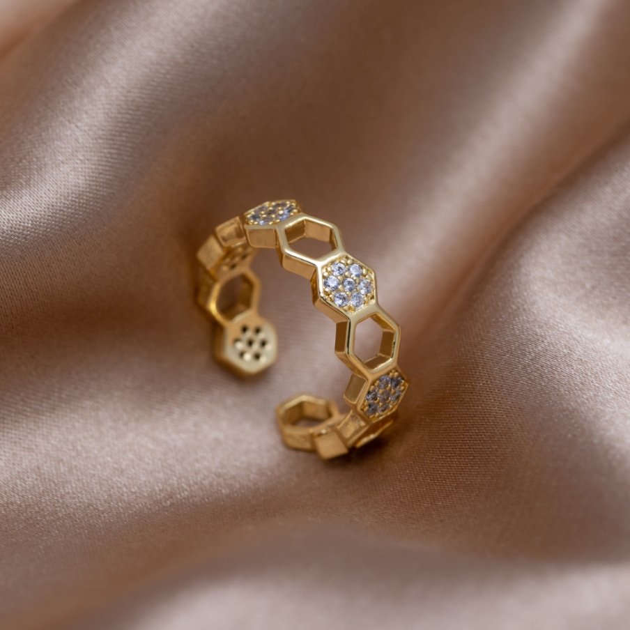 Friederike – Goldring mit Perle.